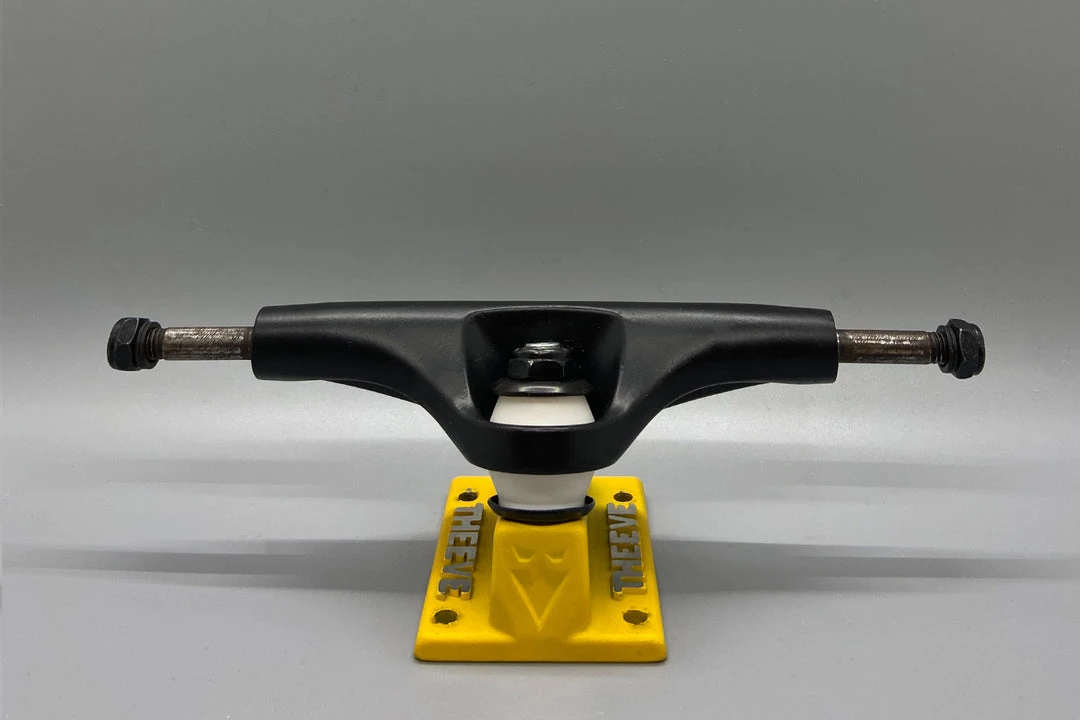 Ghost Long Board Theeve CSX Trucks Jake Black/Yellow